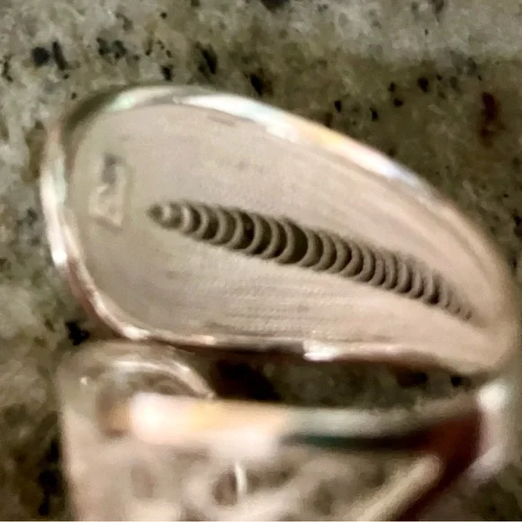 Set of Vintage Sterling Silver Intricate Filigree Ring & Earrings from Malta - Picture 4 of 11